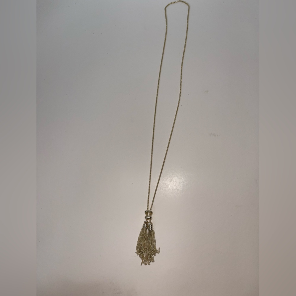 Kendra Scott necklace